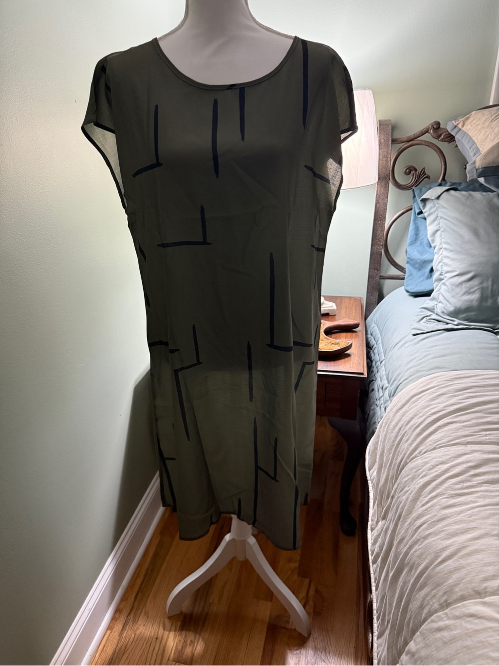 Women's Olive Green Short Sleeve Midi Shift Dress